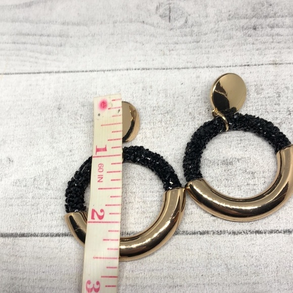 Gold tone glittery/resin statement earrings. - Picture 4 of 5